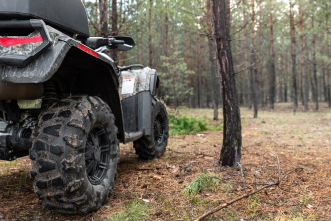 ATV i skogen. Foto