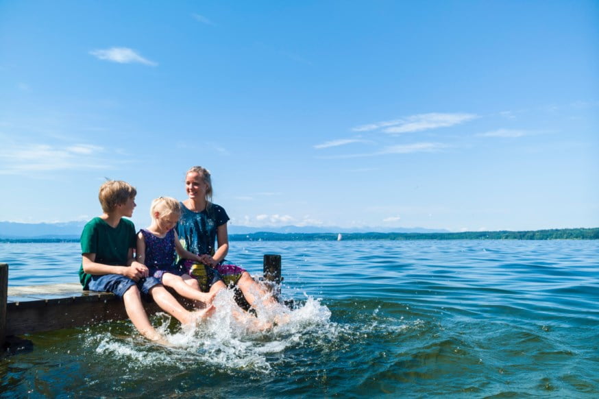 Familie på brygga